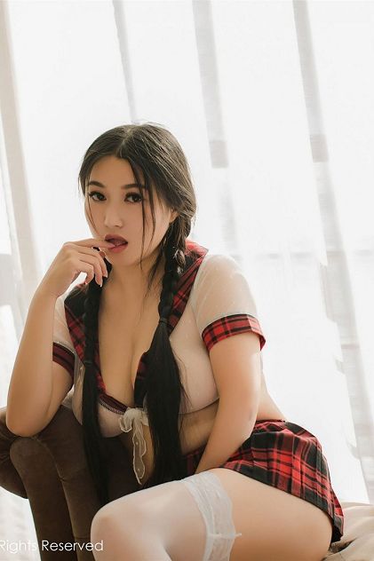 一起穿书后，我和炮灰闺蜜一路躺赢